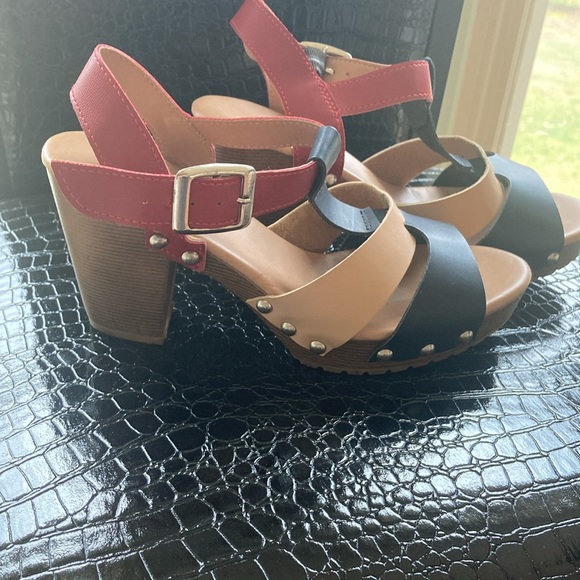 Comfortable wooden heel sandals by Andrea. - Picture 11 of 11